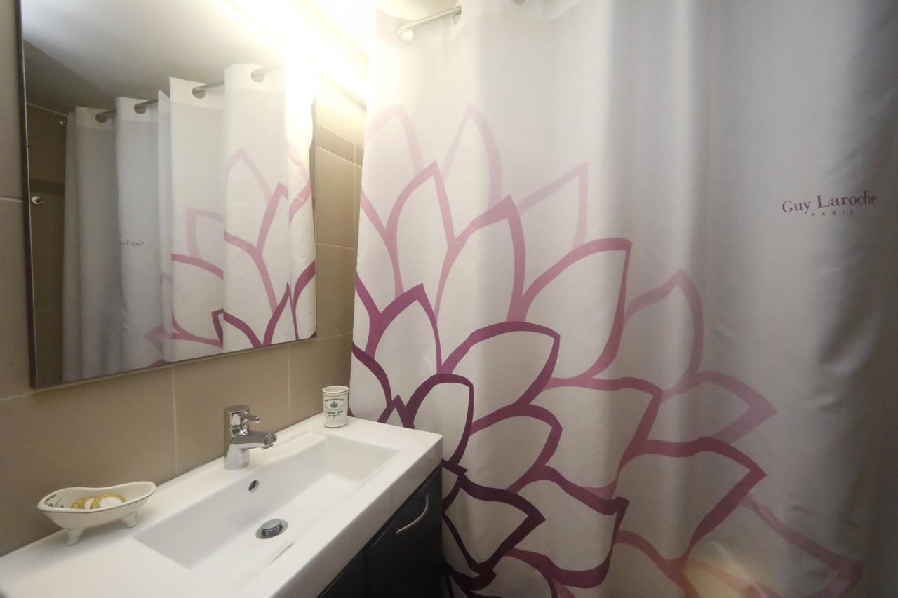Gazi Boutique Apartment 2 Athene Buitenkant foto