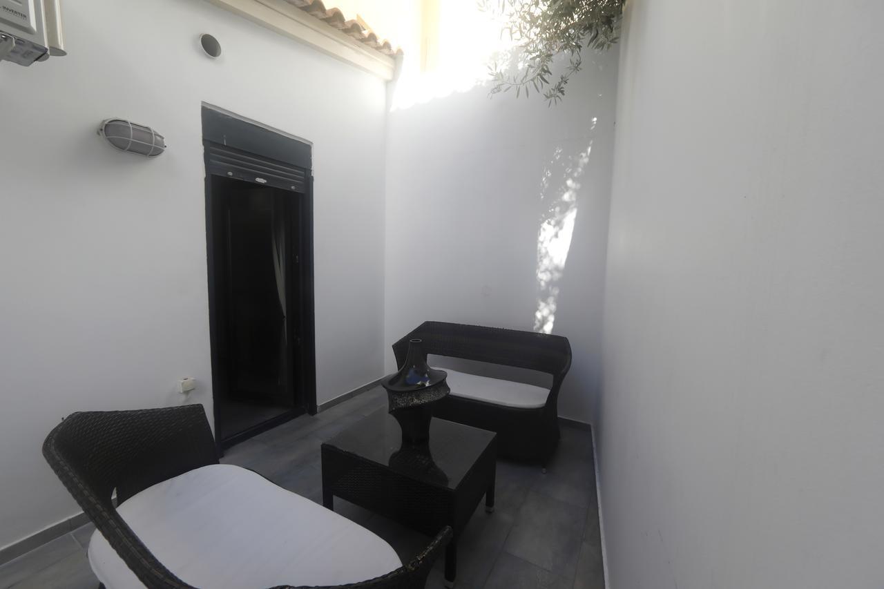 Gazi Boutique Apartment 2 Athene Buitenkant foto